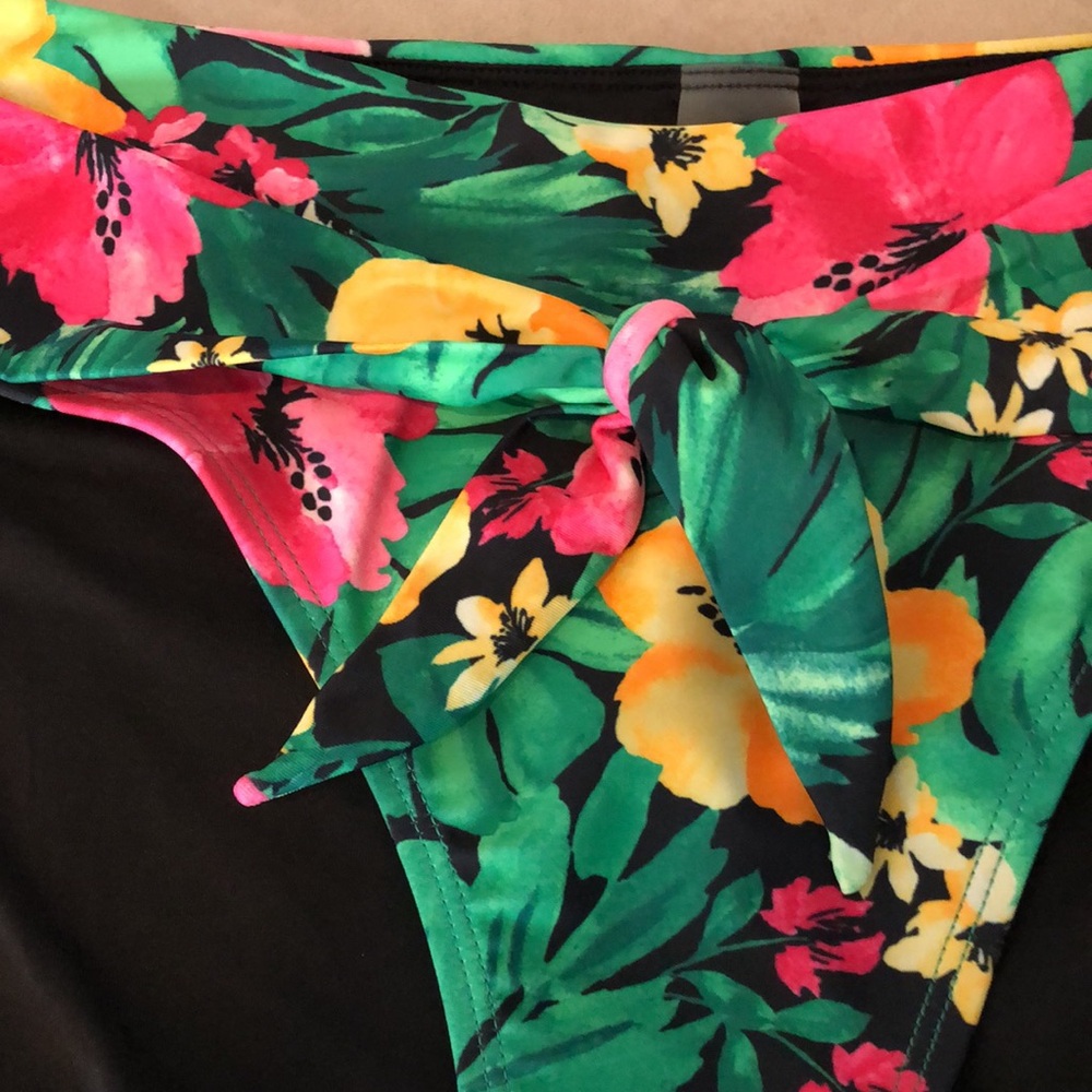Old Navy floral bikini bottom, tie front, size L - Picture 2 of 7